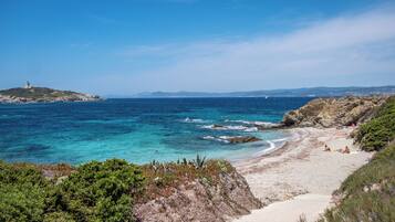Accommodatie ligt op het strand, snorkelen, windsurfen, zeilen