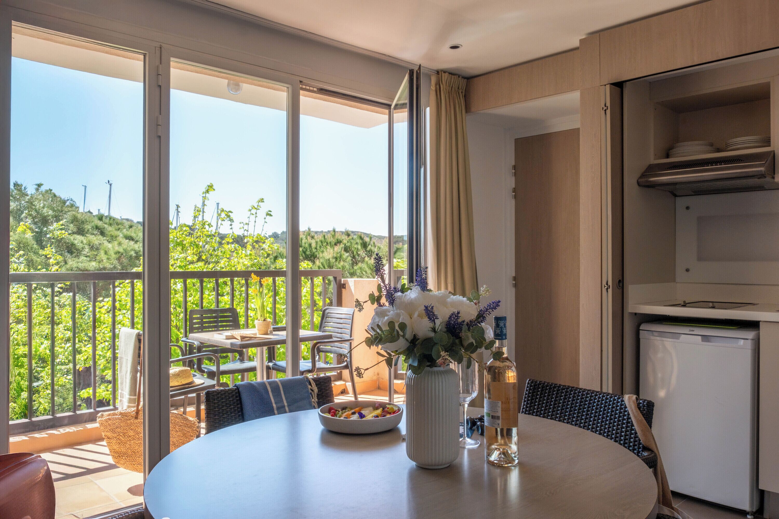 Apartment, 2 Bedrooms (6 people) | Living area | Flat-screen TV