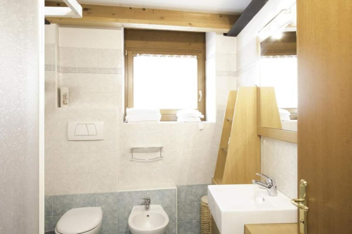 Set di cortesia gratuito, bidet, asciugamani