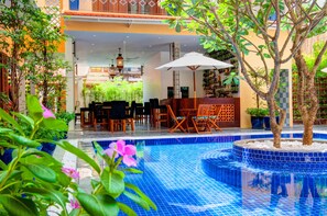 Hồ bơi ngoài trời 