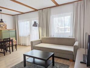 Estudio, en edificio anexo (2+2) | Escritorio, cortinas opacas, cunas (de pago) y wifi gratis