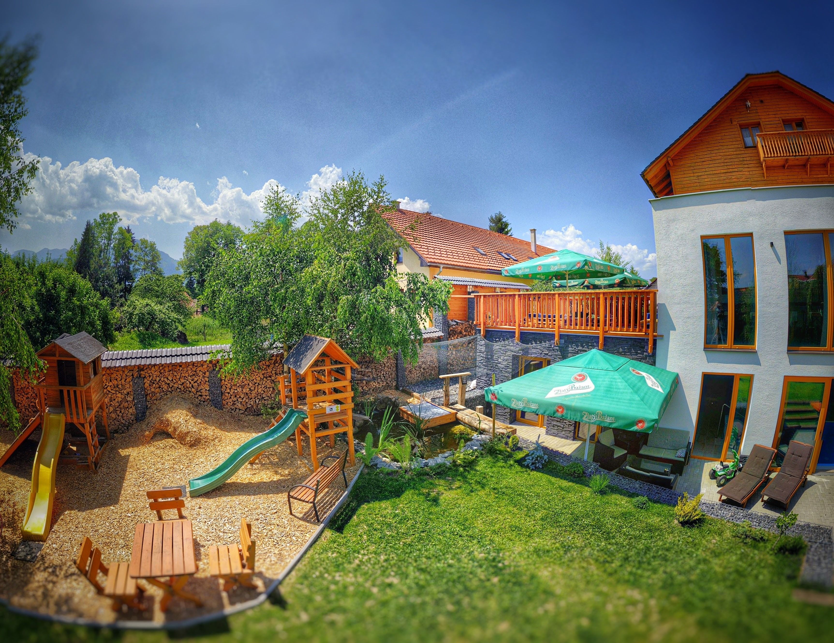 Área de juegos infantiles al aire libre