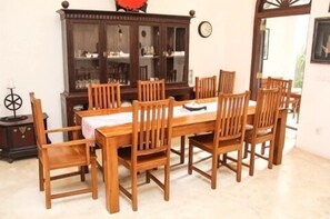 Dining - Fort Bliss (Galle)