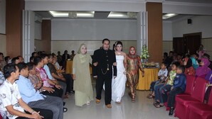 A formal event with a seated audience and a group of people walking in the center. - Sarila Hotel Sukoharjo (Sukoharjo)