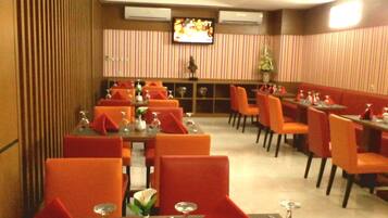 Breakfast, lunch, dinner served; international cuisine