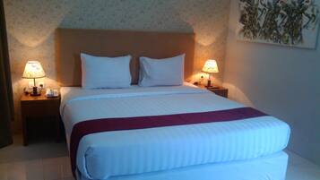 Seprai premium, didekorasi berbeda-beda, dan meja kerja