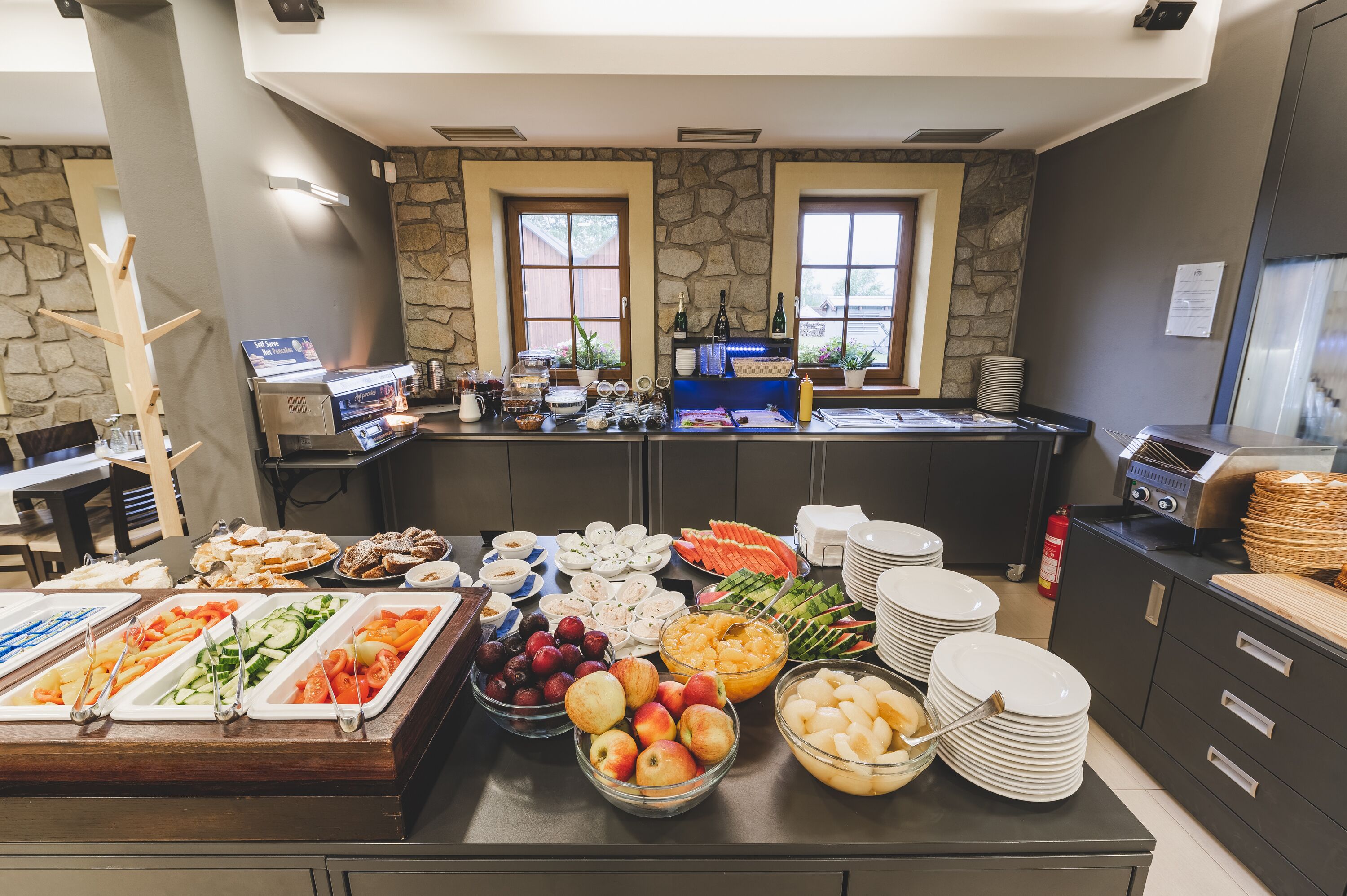 Petit déjeuner buffet (350 CZK par personne)