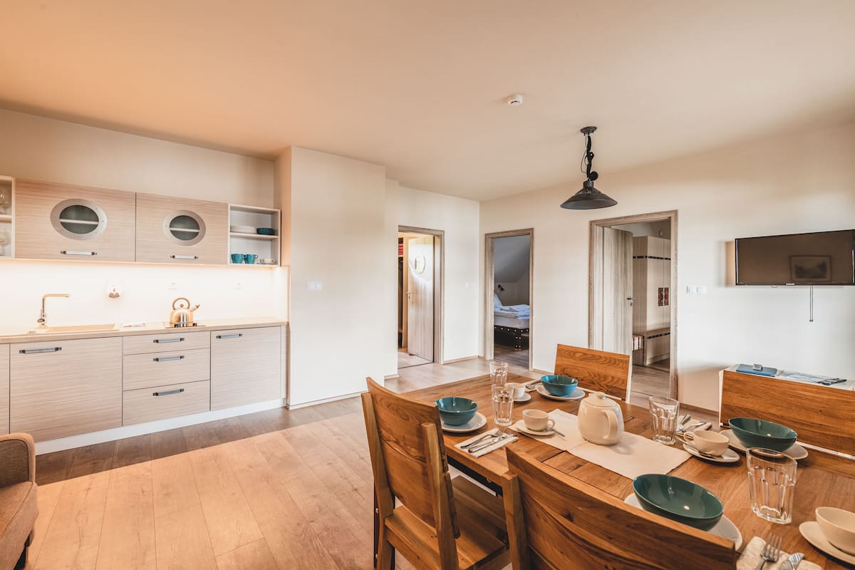 Apartment, 2 Bedrooms, Patio, Lake View | 1 bedroom, in-room safe, free WiFi, bed sheets