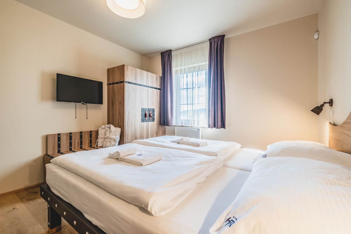 1 bedroom, in-room safe, free WiFi, bed sheets