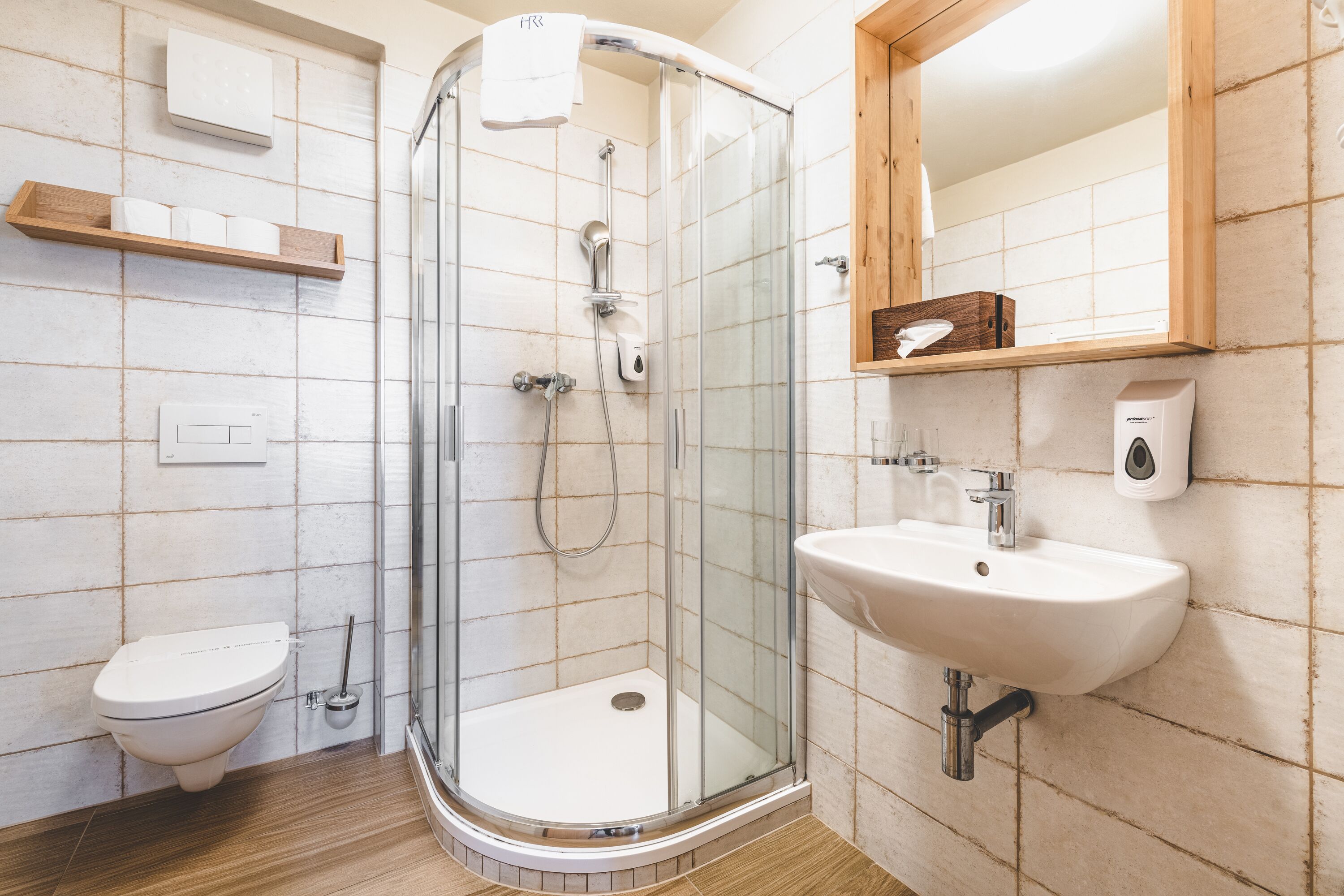 free toiletries, towels