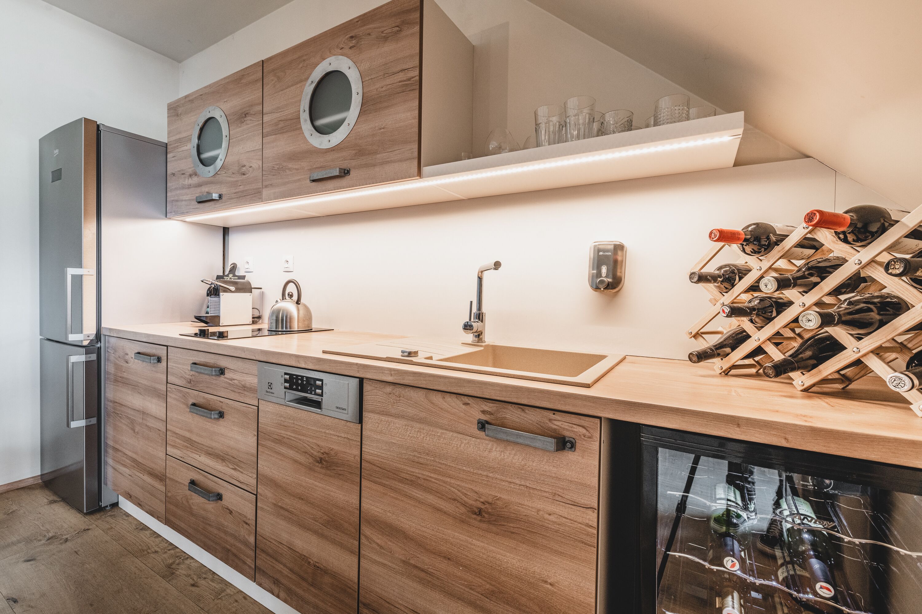 deluxe apartment, 2 bedrooms, patio (admiral) | 1 bedroom, in-room safe, free wifi, bed sheets