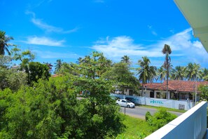 Deluxe Double Room, 1 King Bed, Non Smoking, Partial Ocean View