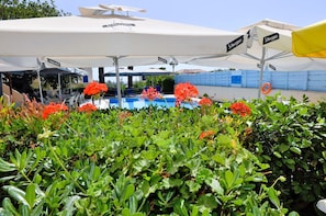 Garden view - Vanas Apartments (Spetses)