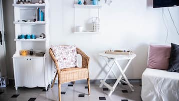 Familienapartment, 1 Schlafzimmer, mit Bad, eingeschränkter Meerblick | 1 Schlafzimmer, Zimmersafe, Verdunkelungsvorhänge, Bügeleisen/Bügelbrett