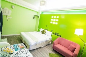 Desk, free WiFi - Ola B&B - Peng's family (Taitung)
