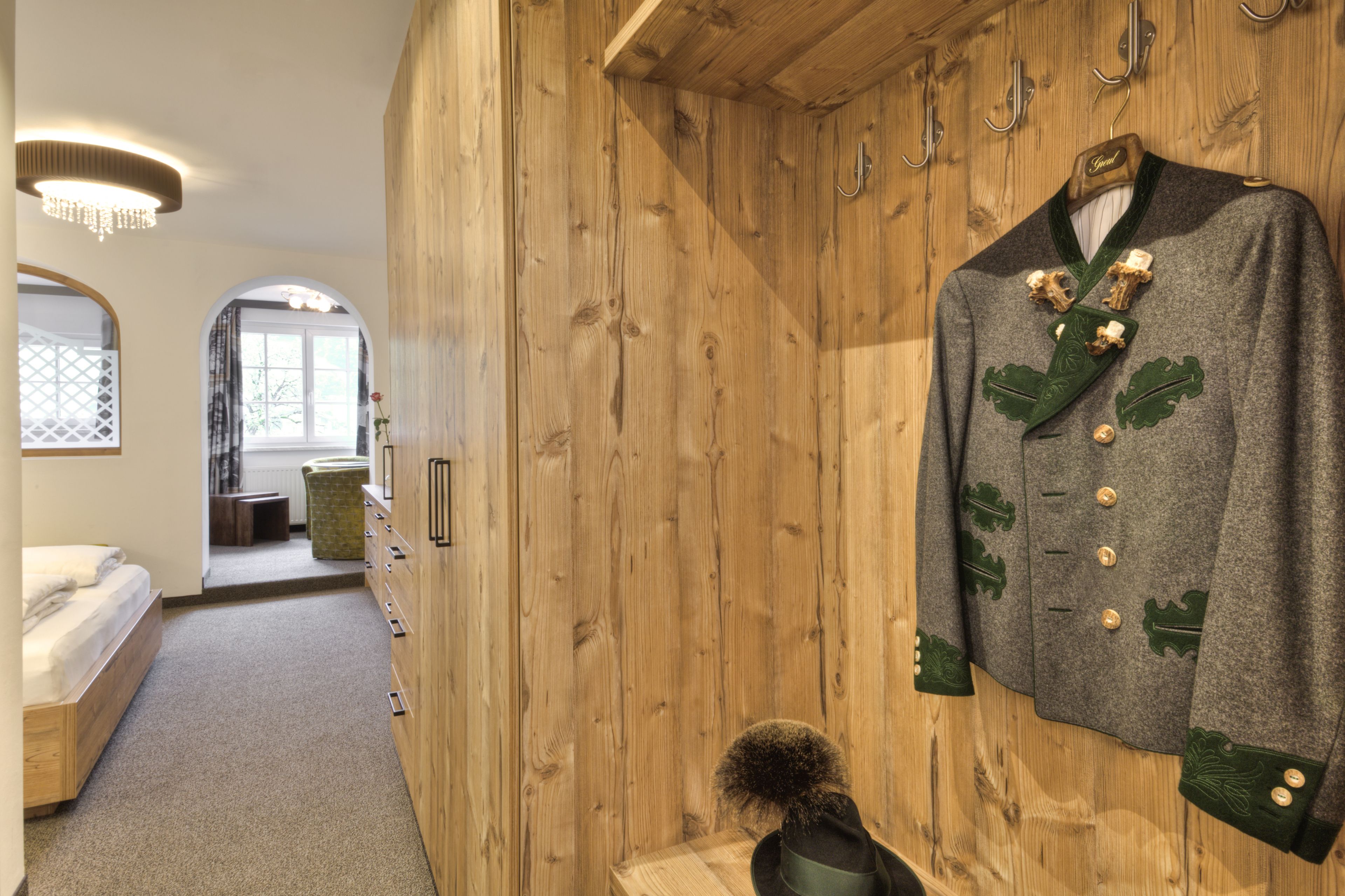 family room, 2 bedrooms, mountain view | room amenity