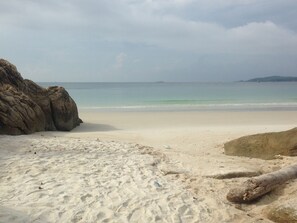 Sur la plage, serviettes de plage