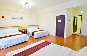 Family Room | Desk, rollaway beds, free WiFi - Buongiorno B&B-Peng's family (Taitung)