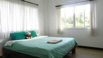 2 bedrooms, desk, rollaway beds, free WiFi