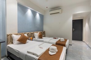 Premium bedding, desk, blackout curtains, soundproofing - Hotel Summit (Ahmedabad)