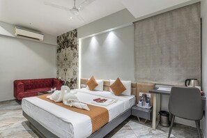 Deluxe Room | Bathroom | Shower, rainfall showerhead, free toiletries, hair dryer - Hotel Summit (Ahmedabad)