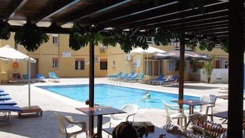 Poolside bar