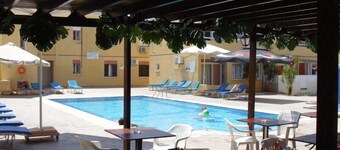 Nick's Hotel Apartments