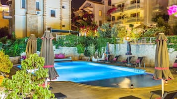 Outdoor pool, sun loungers