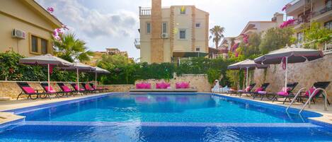 Outdoor pool, pool loungers