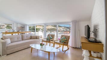 ์ค์ํธ, ์นจ์ค 1๊ฐ | ๊ฑฐ์ค ๊ณต๊ฐ | ์์ฑ ์ฑ๋ ์์ฒญ์ด ๊ฐ๋ฅํ 40์ธ์น LED TV, TV, DVD ํ๋ ์ด์ด