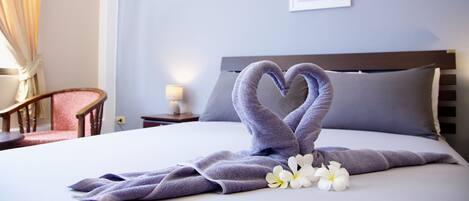 Standard Double Room | Minibar, in-room safe, desk, bed sheets