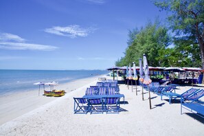 Di pantai 