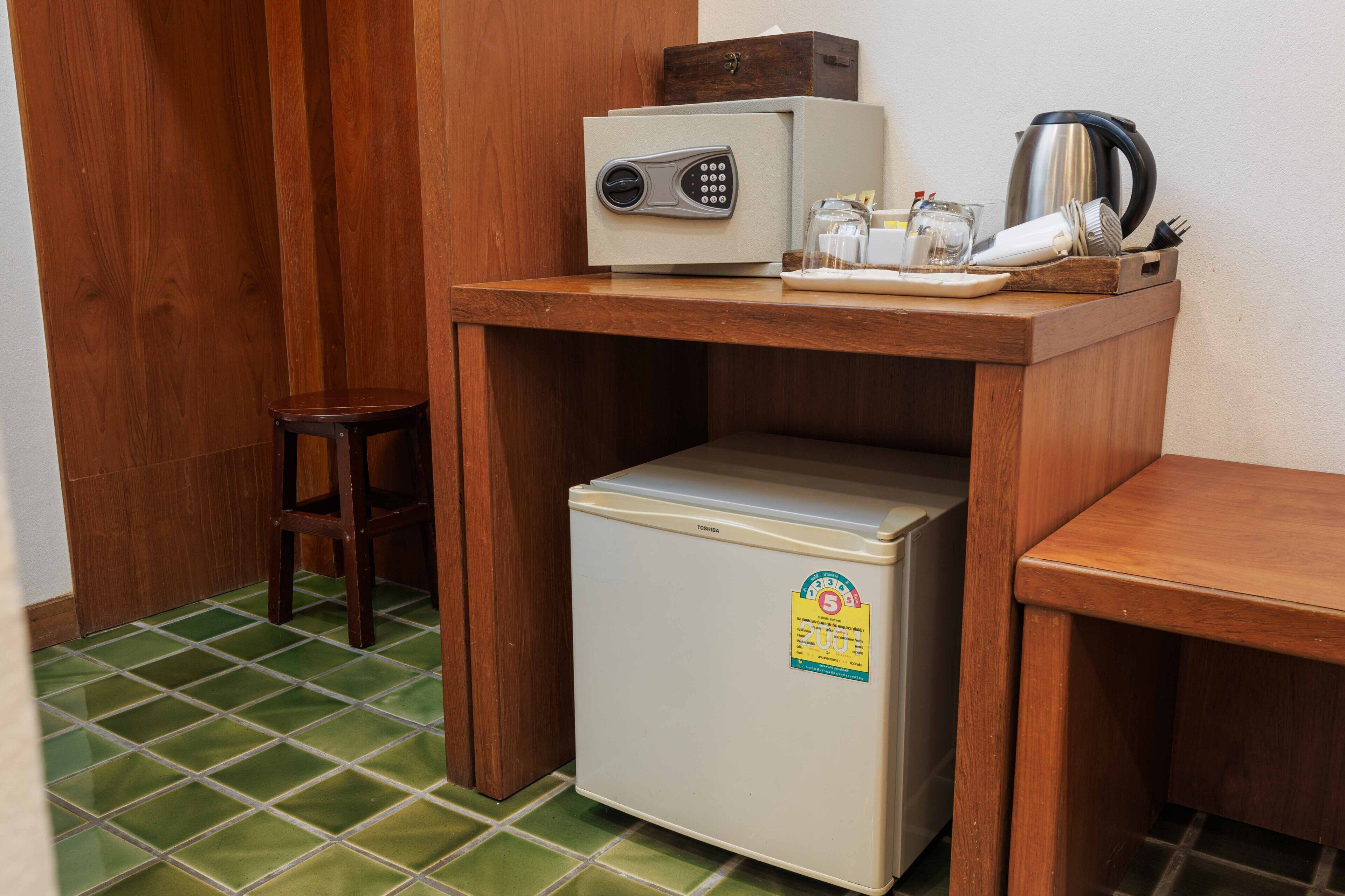 deluxe room, 1 king bed | room amenity