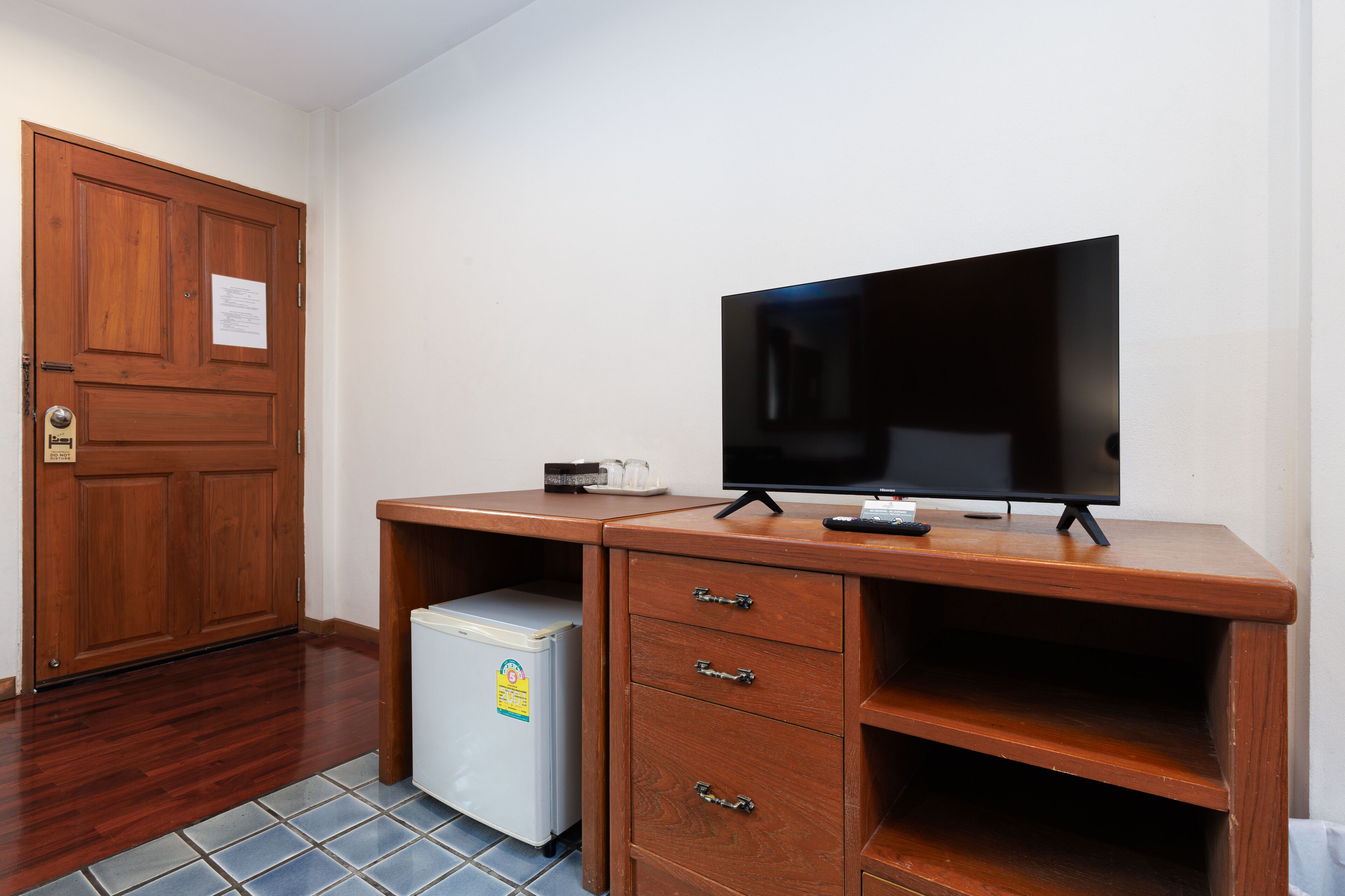 standard twin room | 1 bedroom, minibar, in-room safe, desk