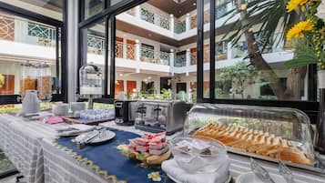 Daily cooked-to-order breakfast for a fee