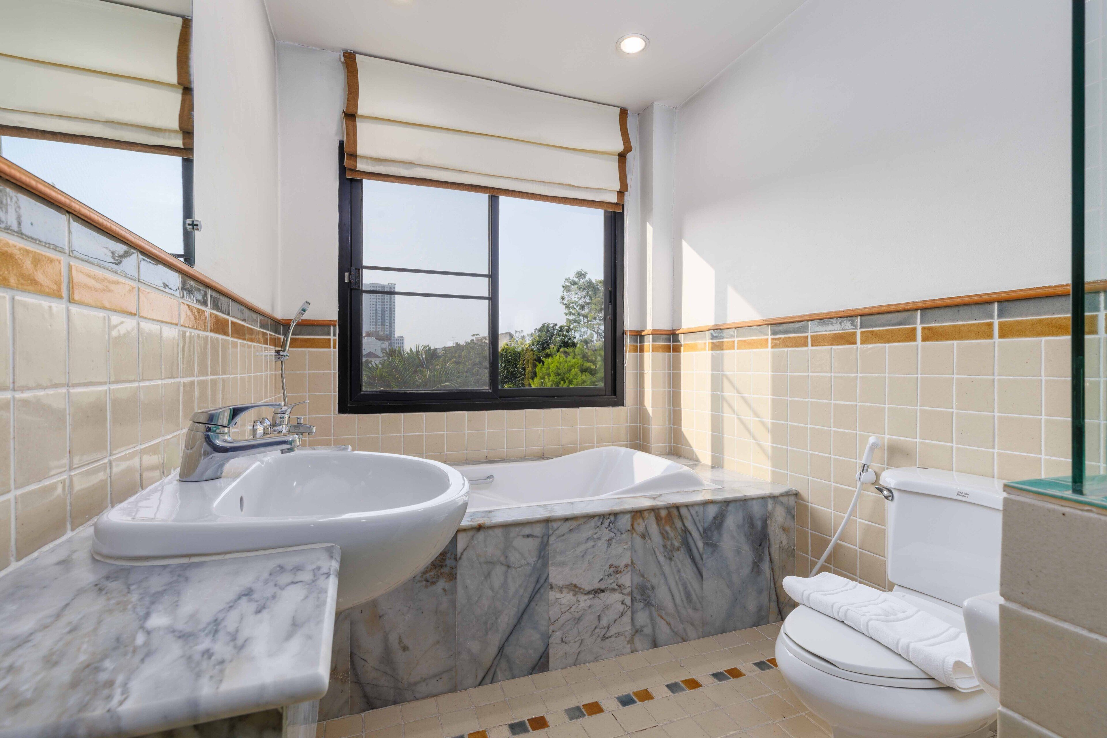 suite, 1 king bed | deep-soaking bathtub