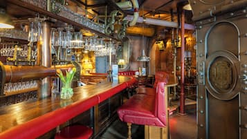 Der serveres frokost, aftensmad og internationale retter