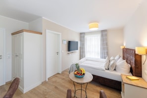1 bedroom, hypo-allergenic bedding, minibar, laptop workspace