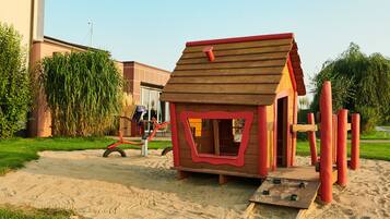 Área de juegos infantiles al aire libre