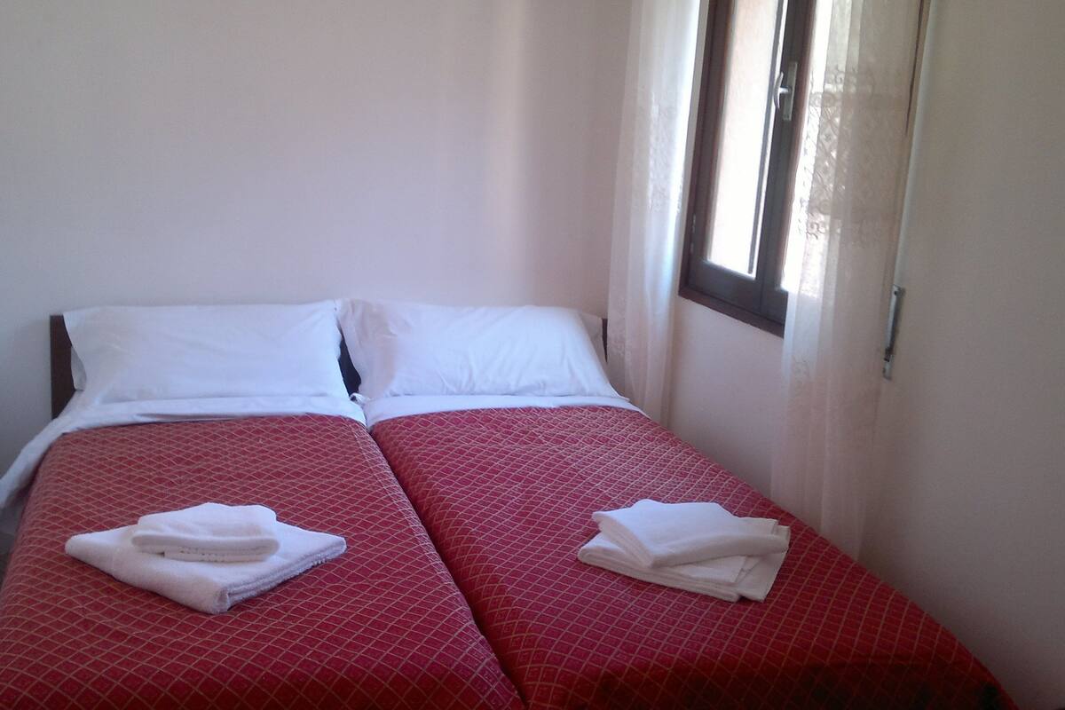 Double Room | Premium bedding, desk, iron/ironing board, free WiFi