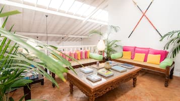 24-Zoll-Flachbildfernseher mit Satellitenempfang, Fernseher, DVD-Player