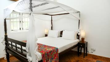 Standard Double Room - Ground Floor | Ropa de cama de alta calidad, edredones de plumas, caja fuerte