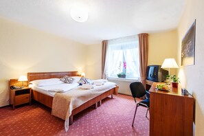 Minibar, desk, free WiFi