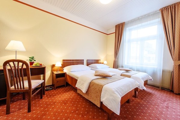 Phòng đôi hoặc 2 giường đơn Tiêu chuẩn, quang cảnh thành phố | Minibar, bàn, truy cập Internet không dây miễn phí 