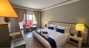 스탠다드 더블룸, 더블침대 1개 | 오리/거위털 이불, 메모리폼 침대, 책상, 암막 커튼