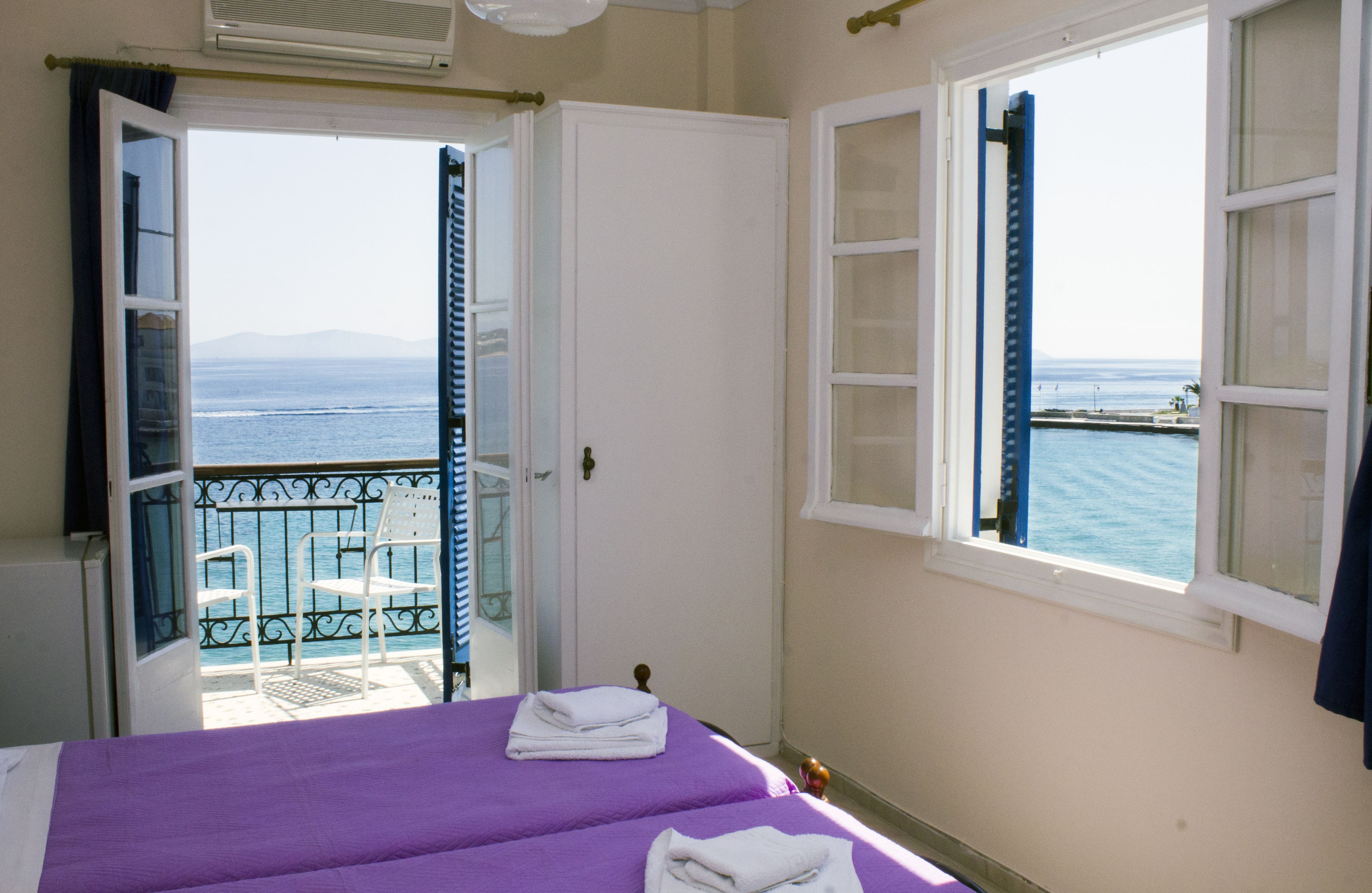 Dobbelt- eller tomannsrom | Blendingsgardiner, barnesenger (inkludert) og wi-fi (inkludert)