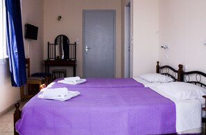 Blackout curtains, free cots/infant beds, free WiFi, bed sheets