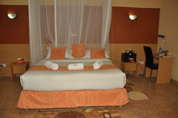 Coffre-fort, bureau, rideaux d’obscurcissement, accès au Wi-Fi (inclus)