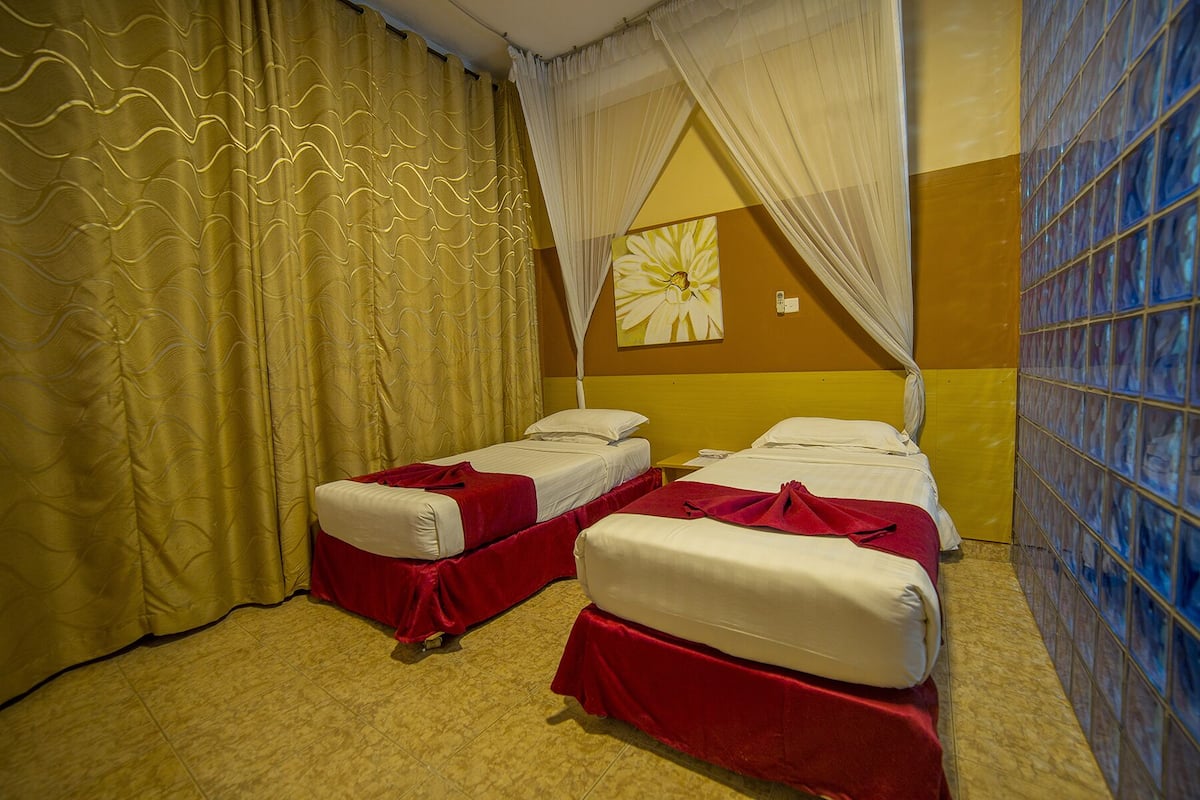 Standard Twin Room | In-room safe, desk, blackout drapes, free WiFi