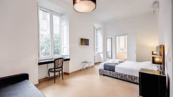 Dreibettzimmer | Schreibtisch, Bügeleisen/Bügelbrett, kostenloses WLAN